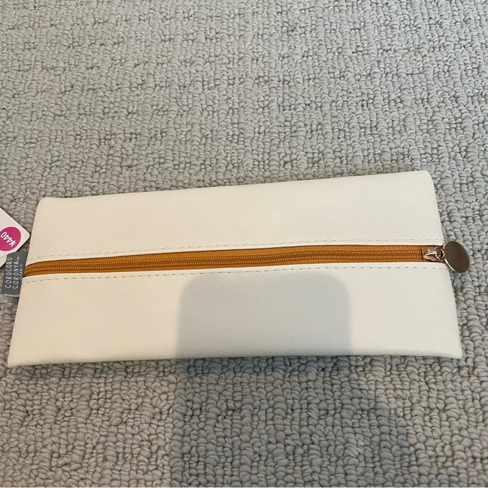 NWT corocorocoronya cat slim pouch